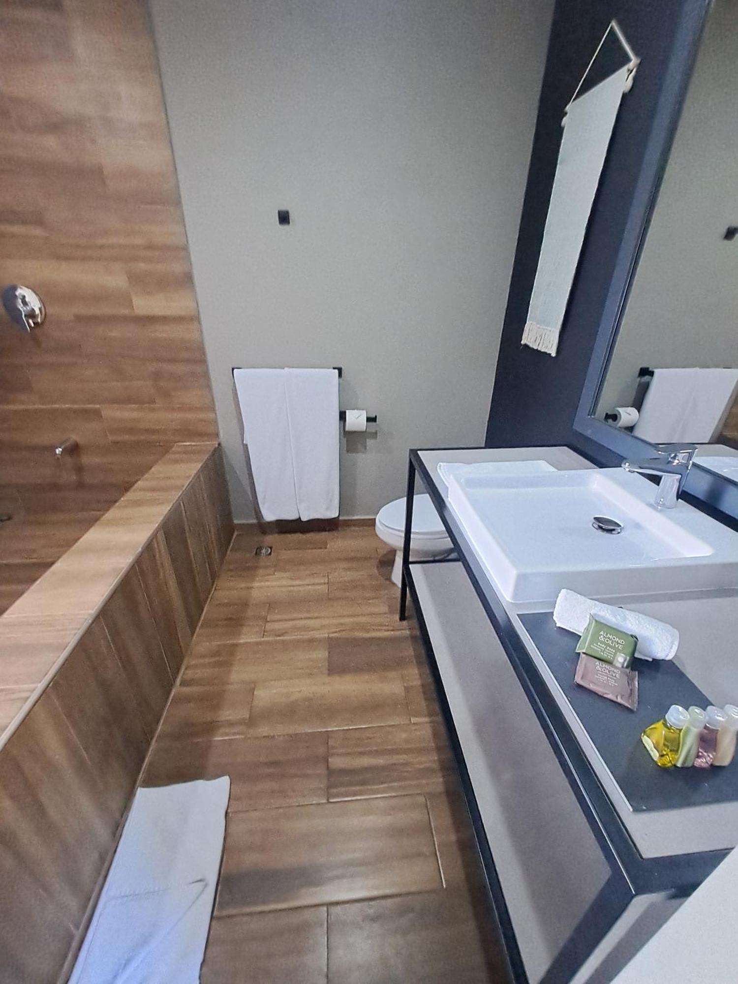 Cardedeu Hotel Lago De Coatepeque El Congo Kültér fotó